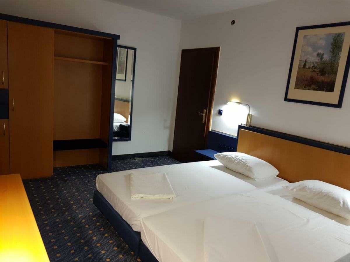 Portul Dunarii Hotel Harsova Екстериор снимка